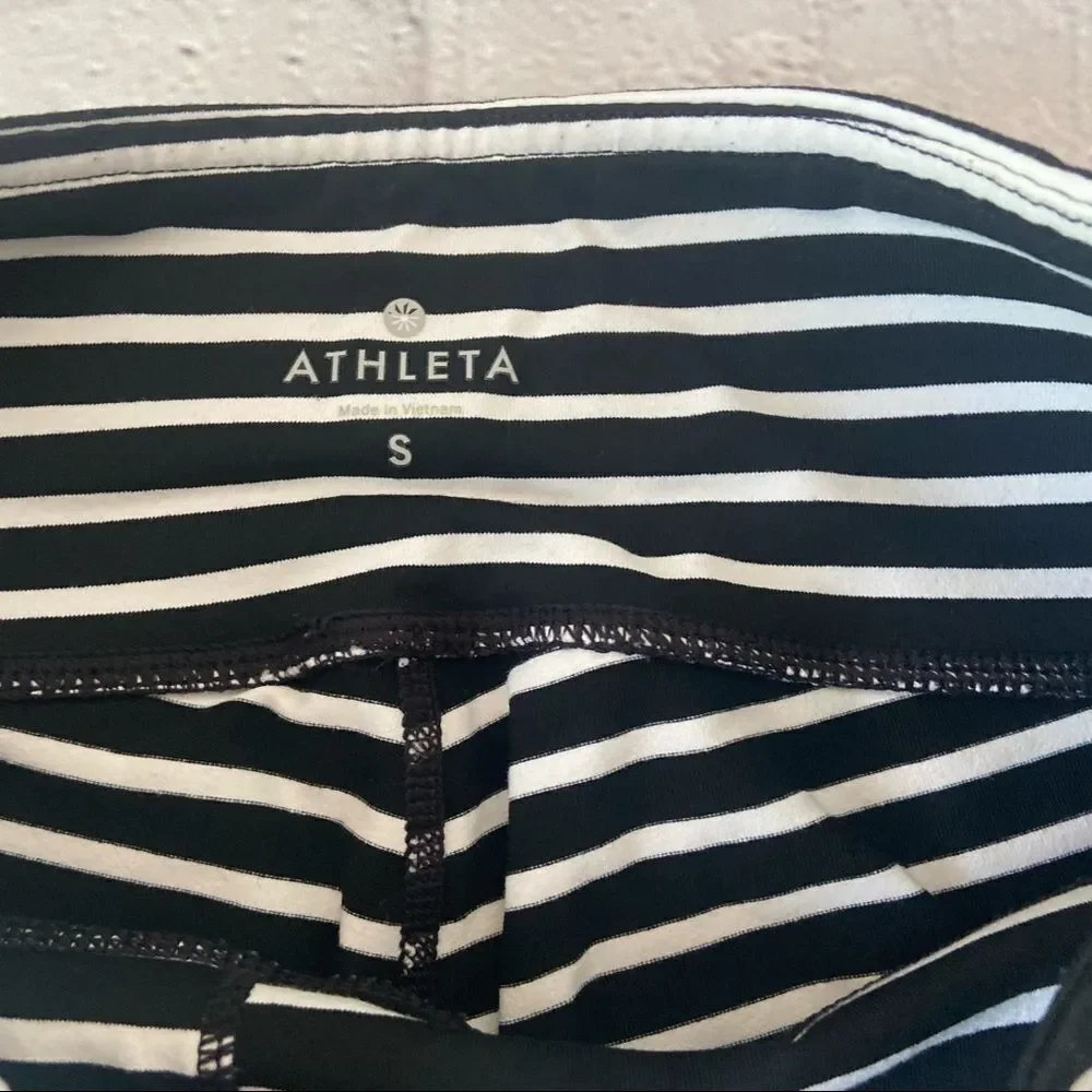 Athleta Chaturanga Black & White Striped Cropped Leggings Yoga Pants Size Small